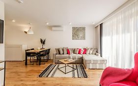 Rezydencja Ornak 5 - Stylowe Apartamenty Z Balkonami I Jacuzzi, 5 Min Pieszo Do Krupowek, Izby Podhalanskie